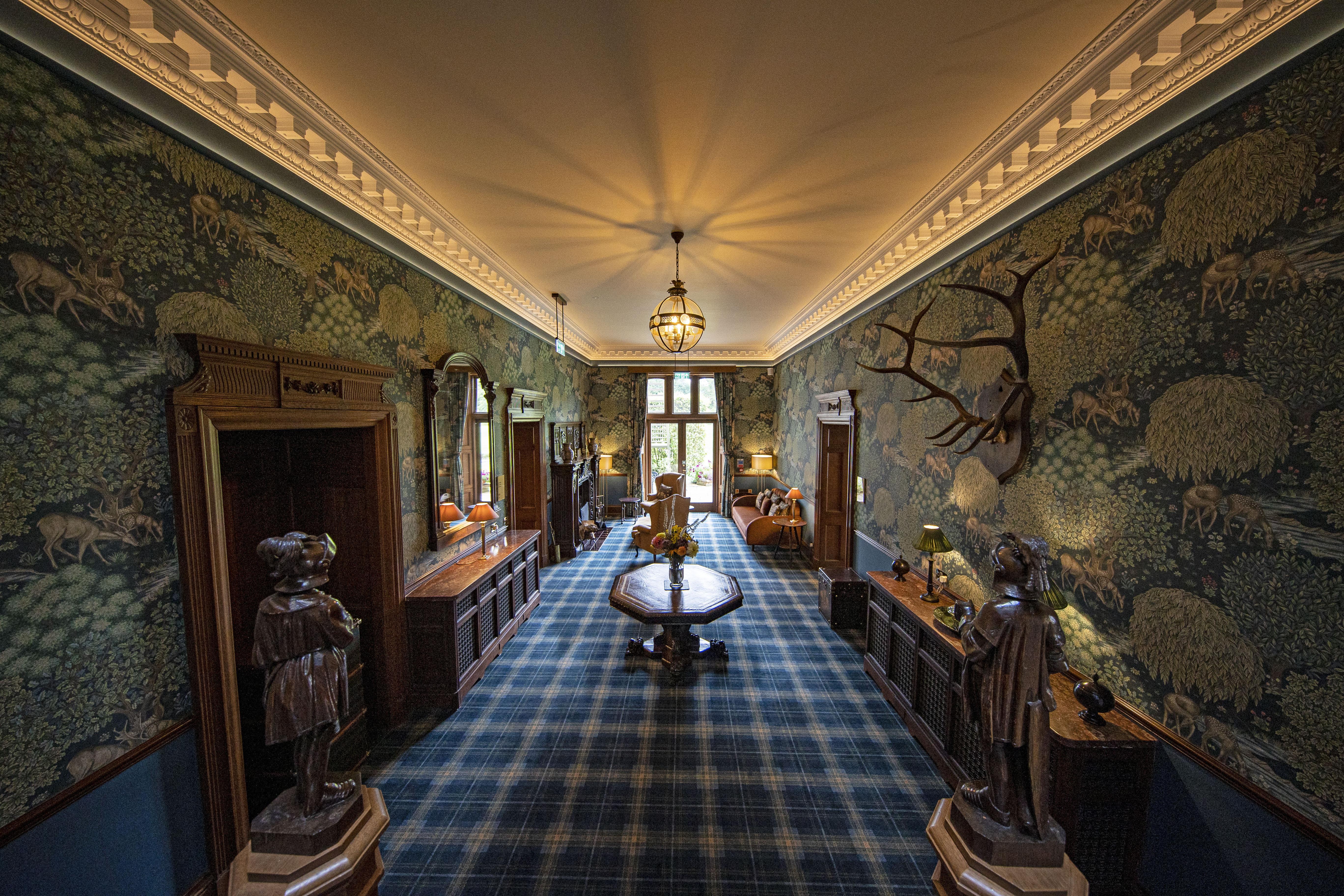 Schloss Roxburghe, Part Of Destination By Hyatt ภายนอก รูปภาพ The entrance hall