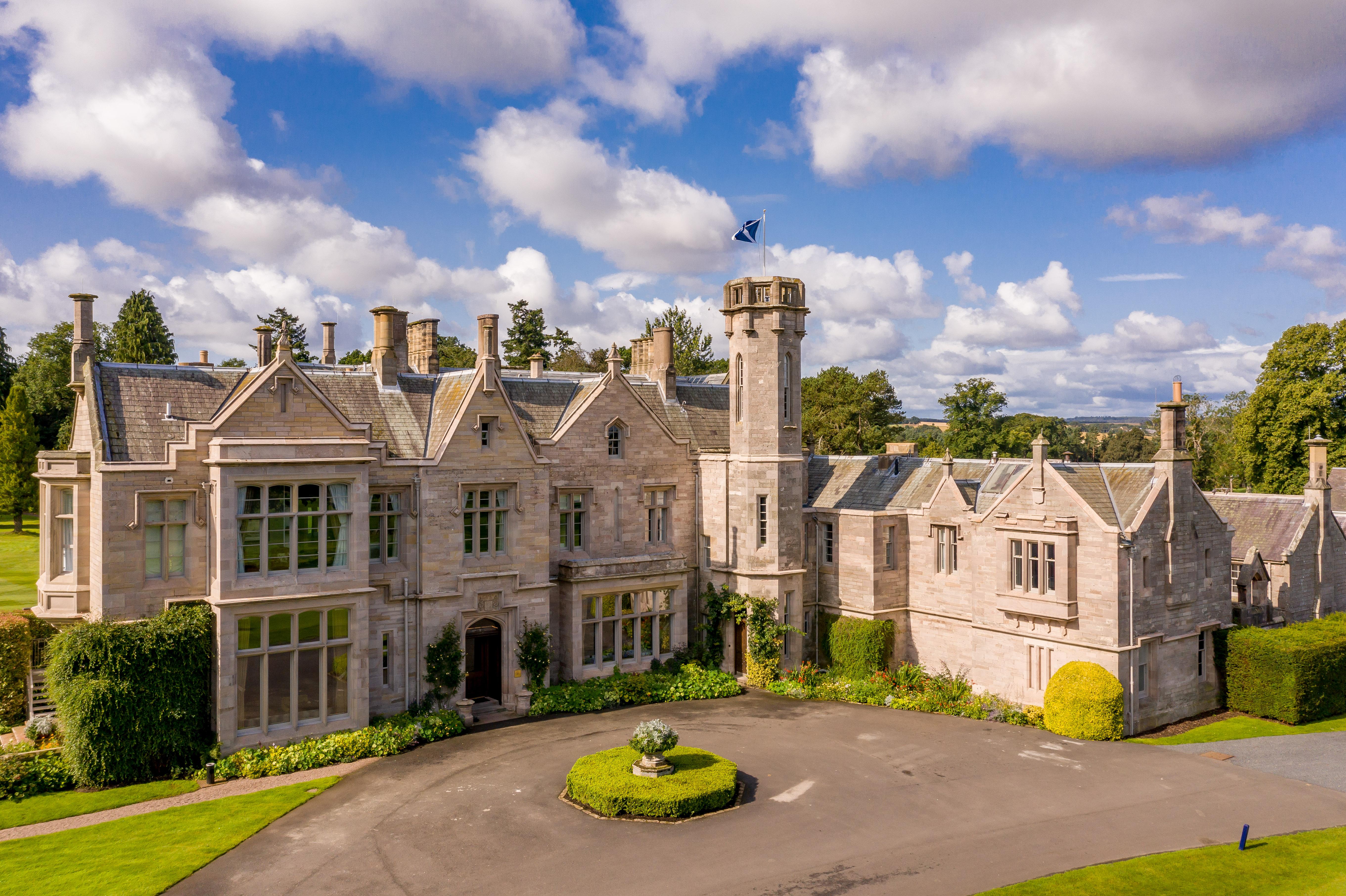 Schloss Roxburghe, Part Of Destination By Hyatt ภายนอก รูปภาพ The main entrance to the school