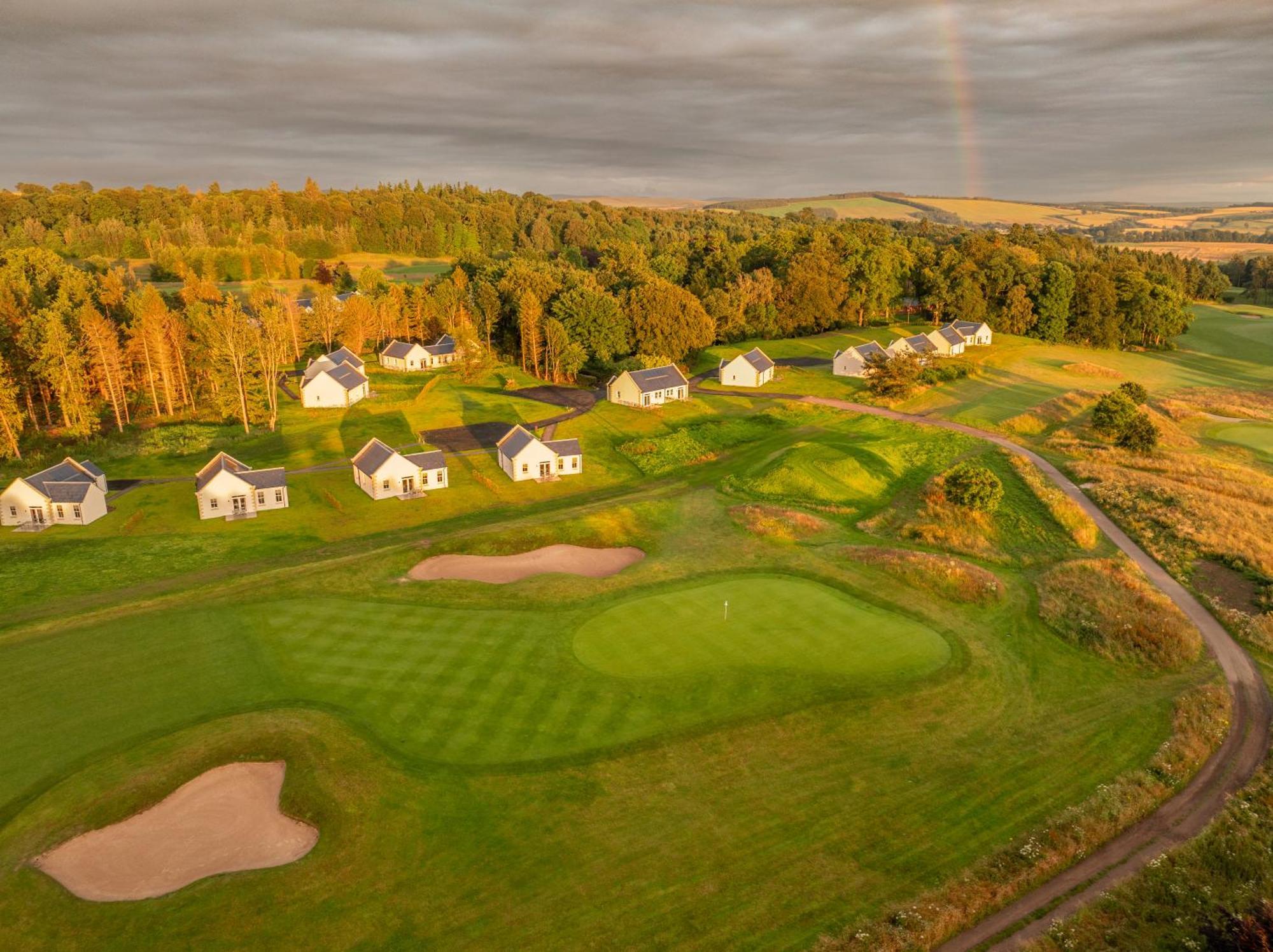 Schloss Roxburghe, Part Of Destination By Hyatt ภายนอก รูปภาพ Golf resort in Estonia