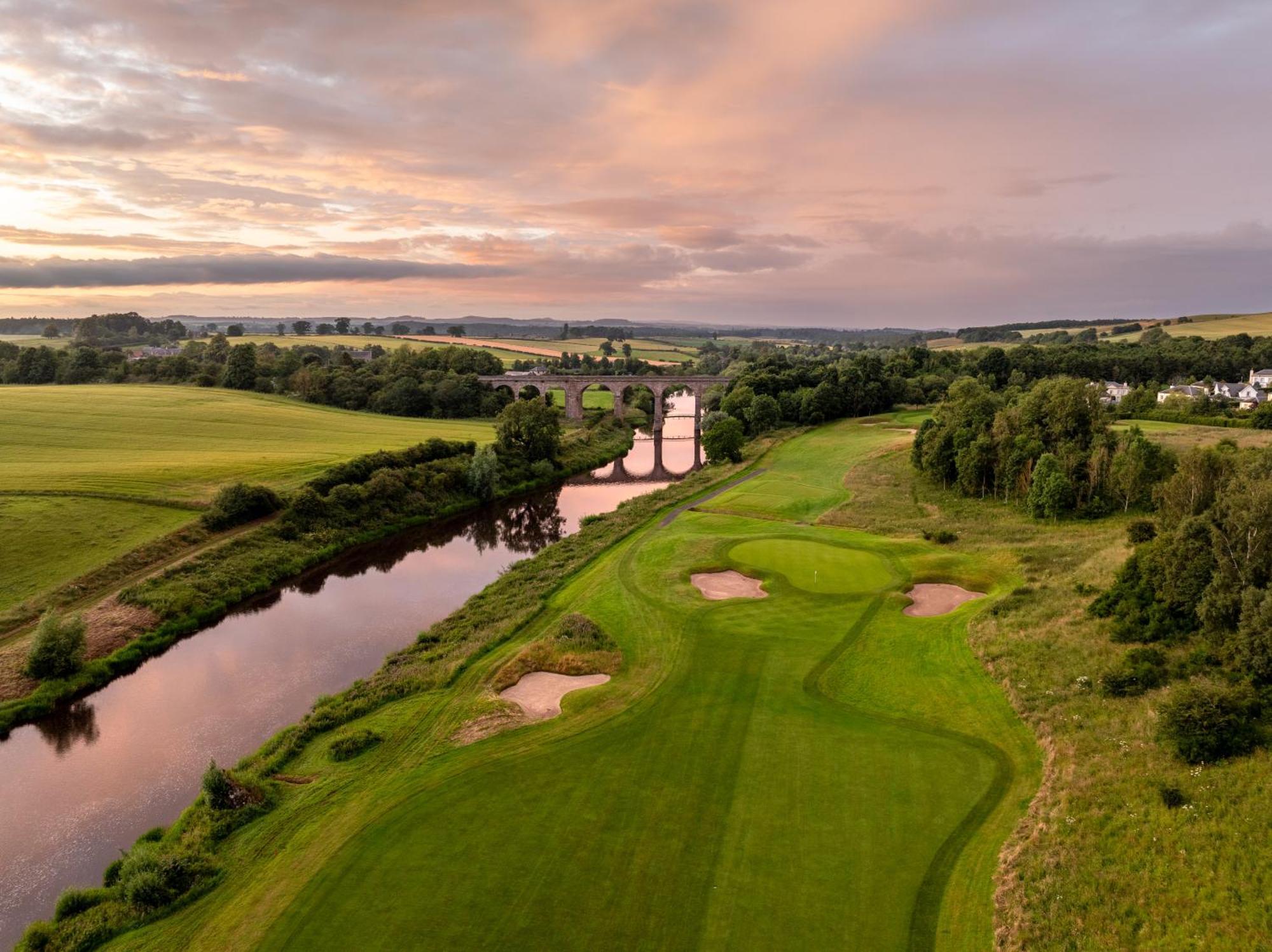 Schloss Roxburghe, Part Of Destination By Hyatt ภายนอก รูปภาพ The 17th hole at the Old Head Golf Links
