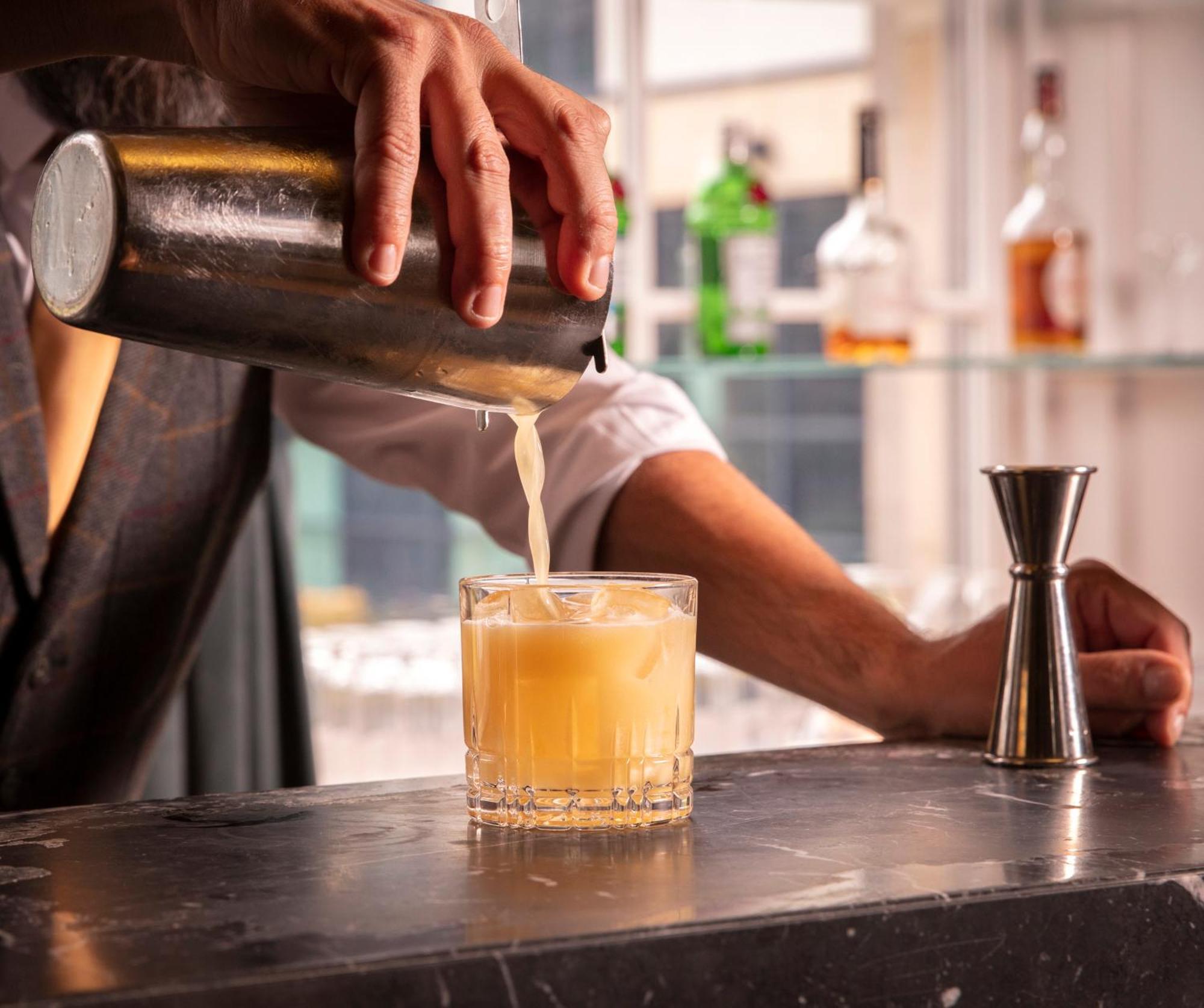 Schloss Roxburghe, Part Of Destination By Hyatt ภายนอก รูปภาพ A bartender straining a cocktail