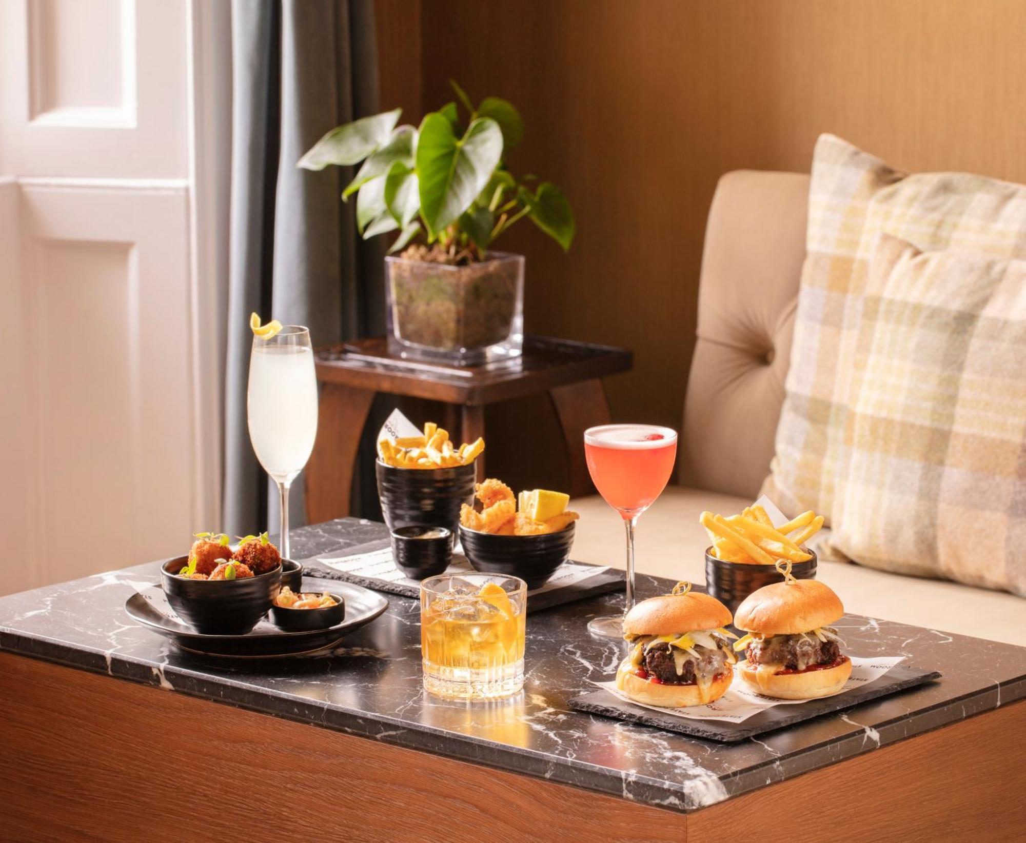 Schloss Roxburghe, Part Of Destination By Hyatt ภายนอก รูปภาพ A selection of cocktails and bar snacks at the bar