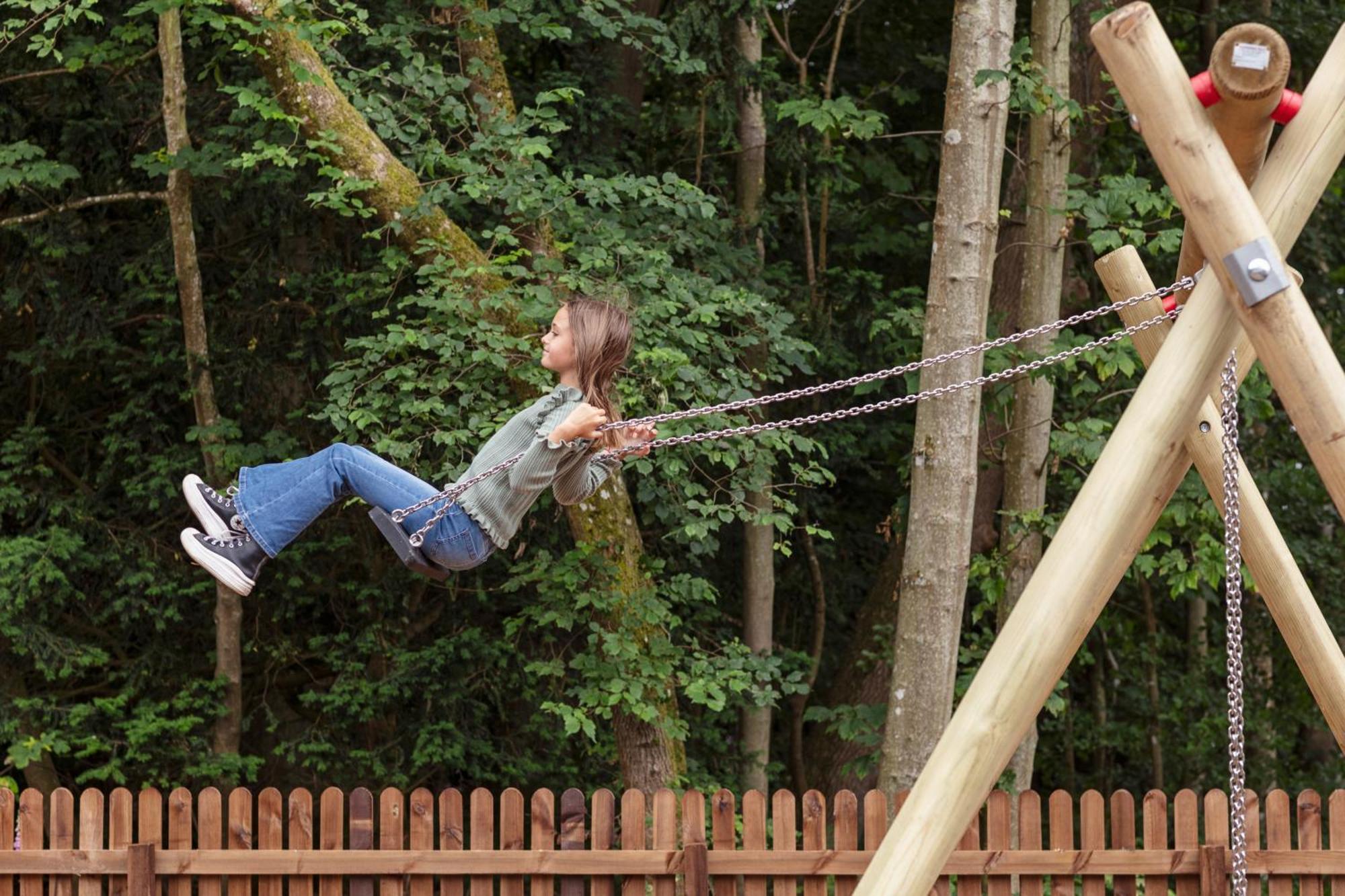Schloss Roxburghe, Part Of Destination By Hyatt ภายนอก รูปภาพ A child on a swing