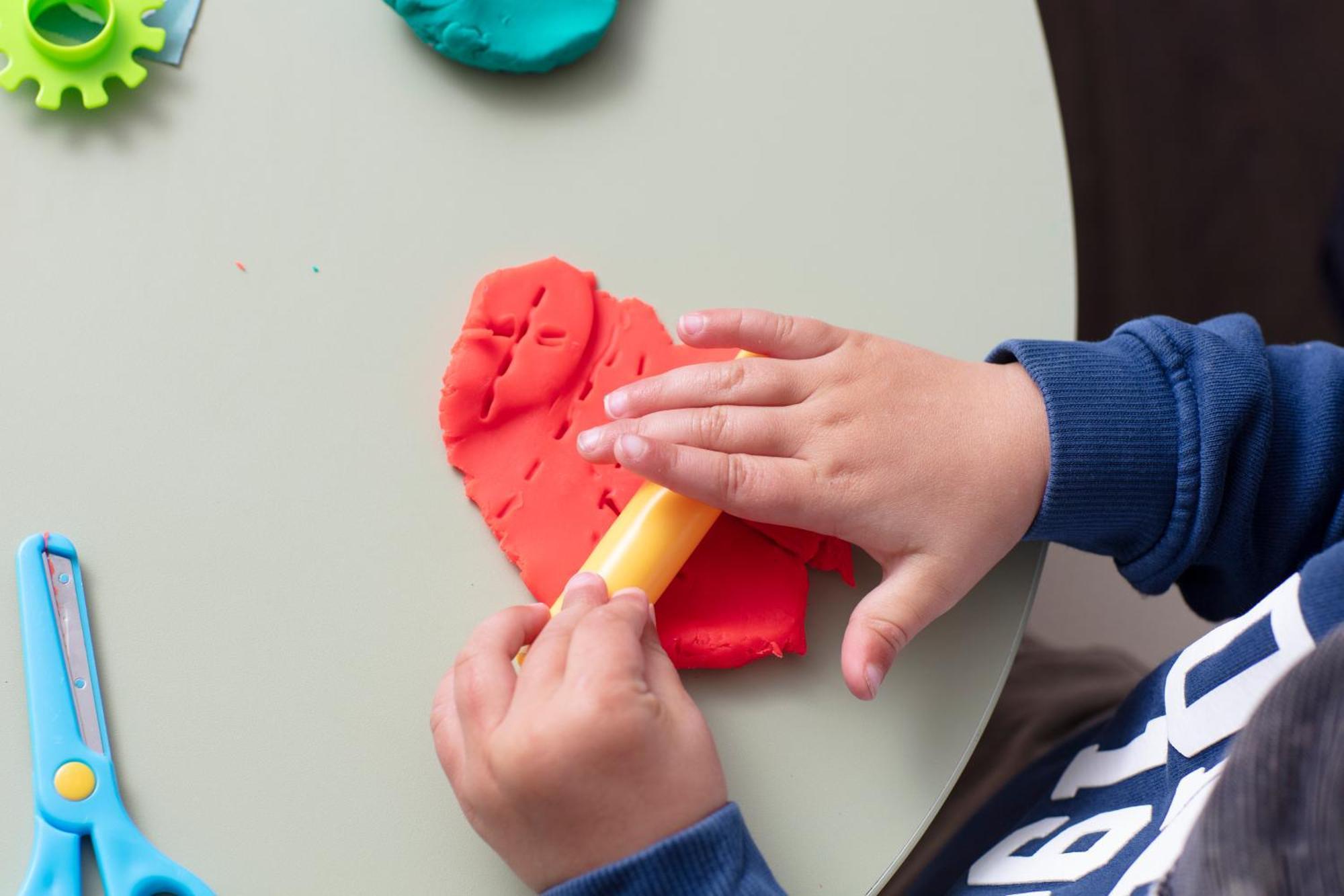 Schloss Roxburghe, Part Of Destination By Hyatt ภายนอก รูปภาพ Child playing with Play-Doh
